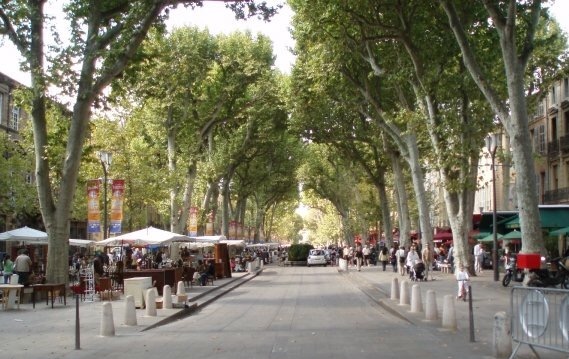 the Cours Mirabeau a wide tree lined thouroughfare with restaurants and cafes either side, Aix-en-Provence, France