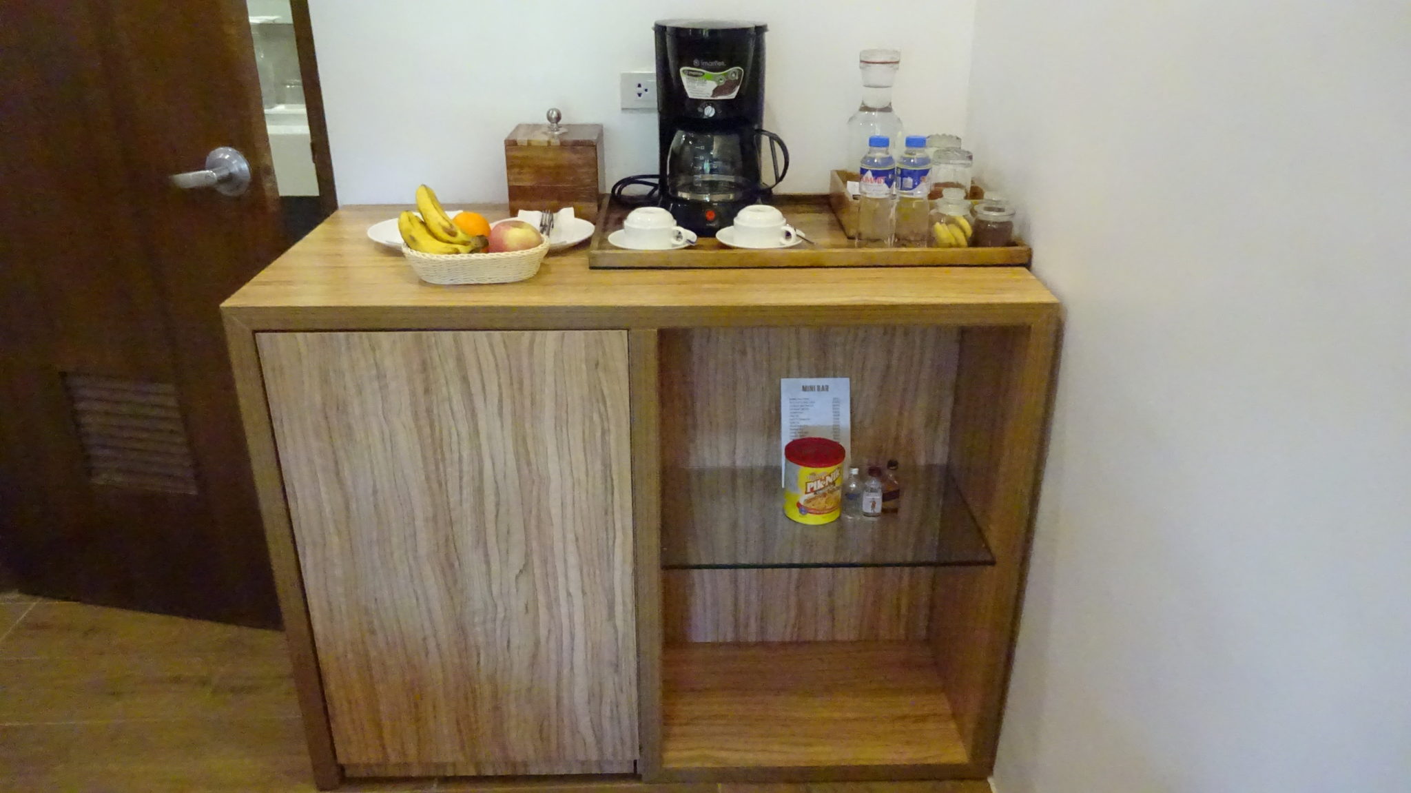 a mini bar, tea and coffee making facilities and a fruit bowl