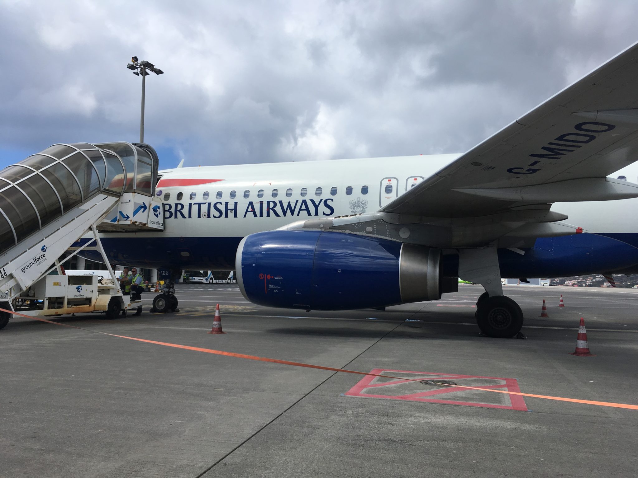 Side view of a British Airways Airbus A320 on a stand