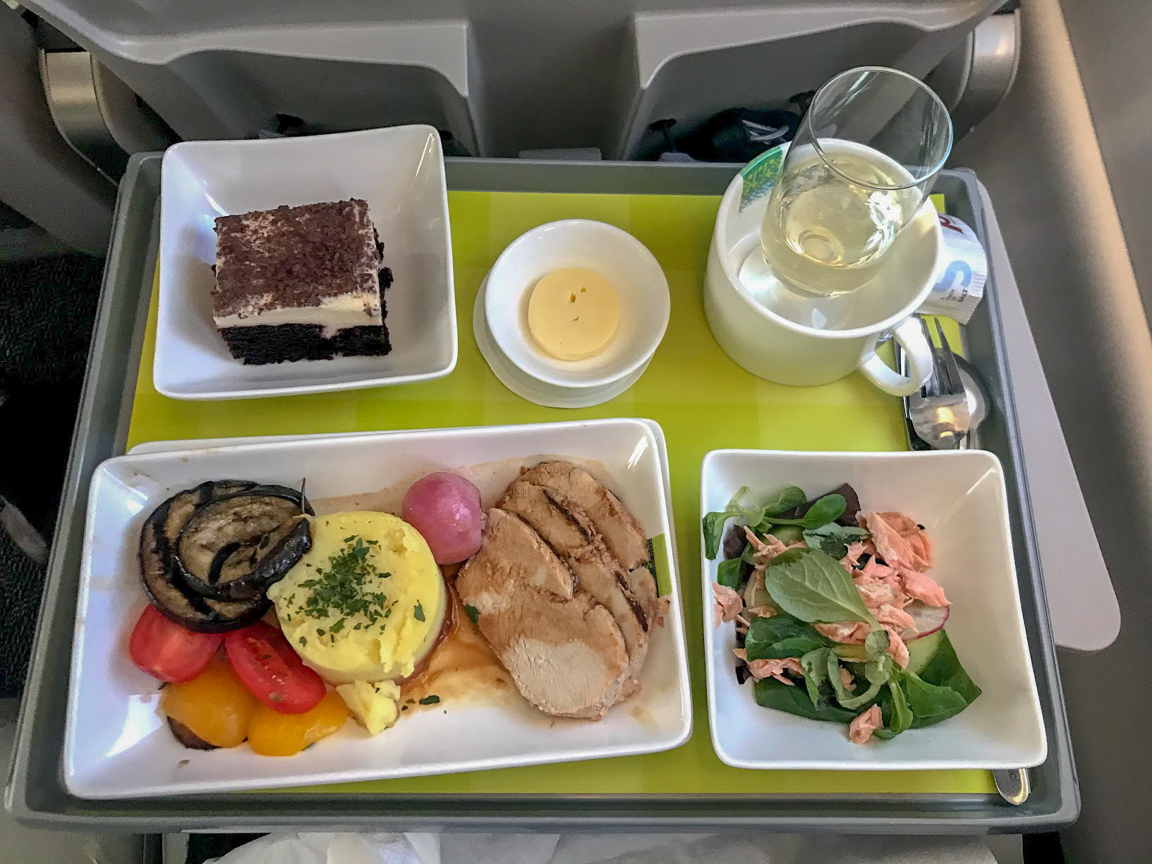 airBaltic A220-300 business class meal